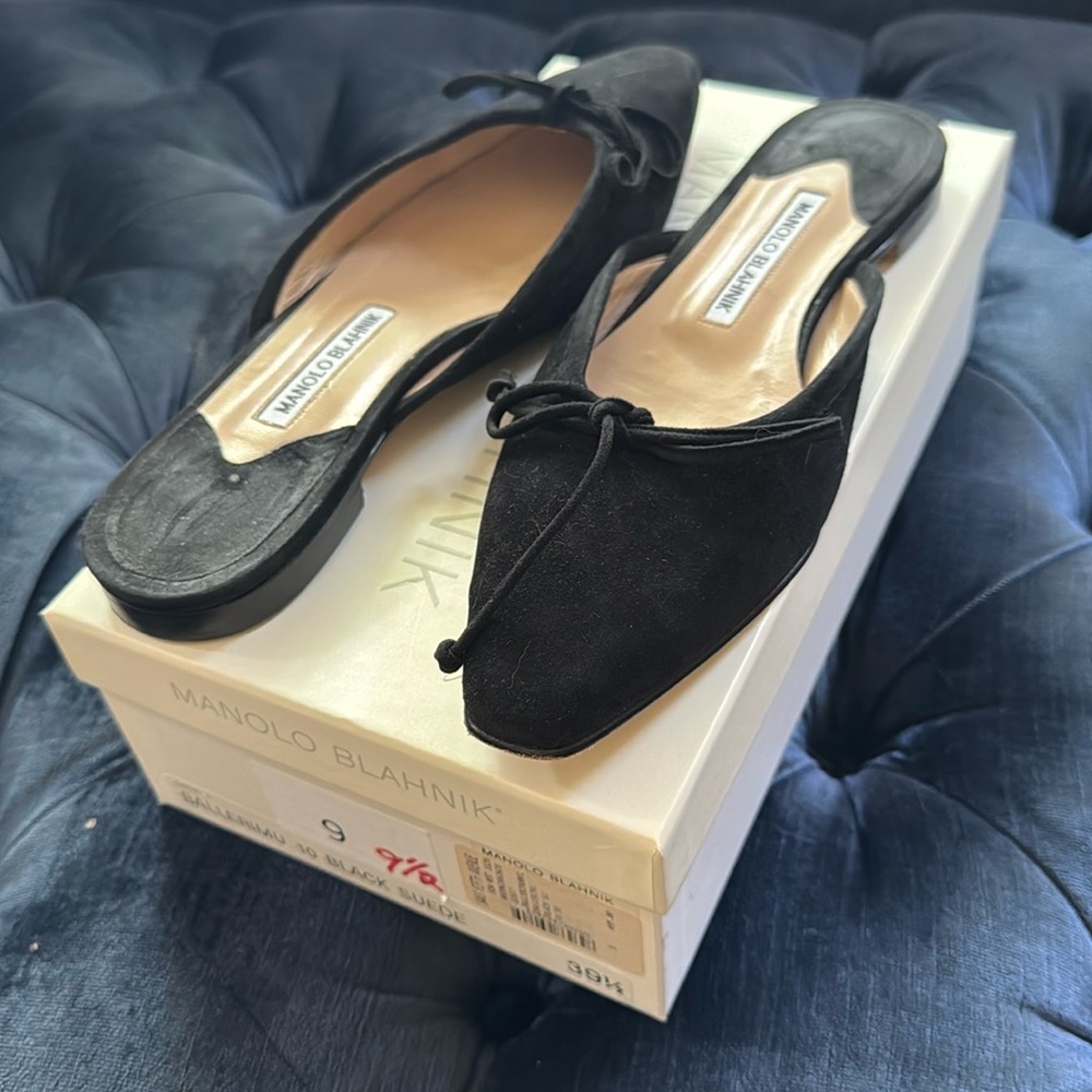 Manolo Blahnik Black Suede Ballerimu Flats